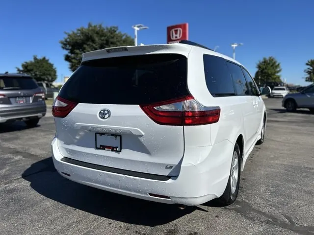 Toyota Sienna 2019 photo 5
