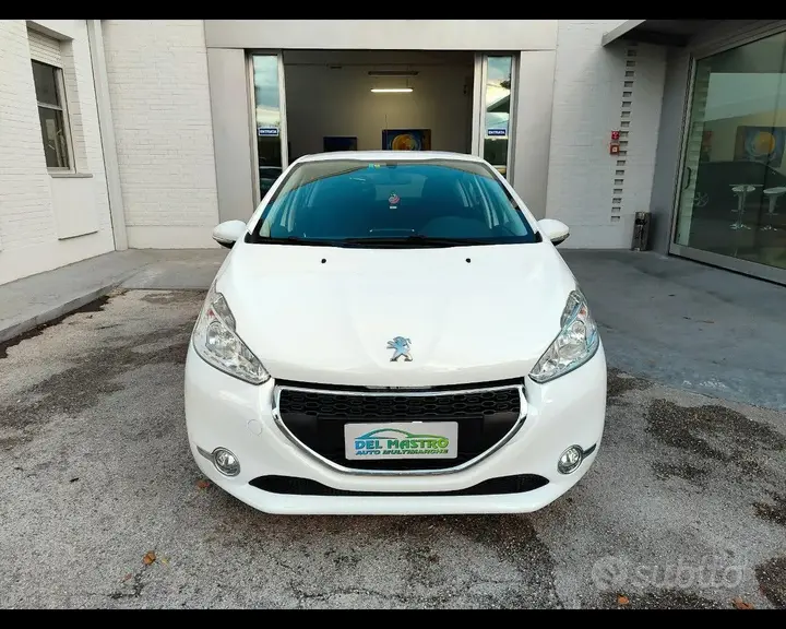 Peugeot 208 2014 photo 2
