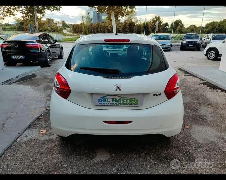 Peugeot 208 2014 photo 5