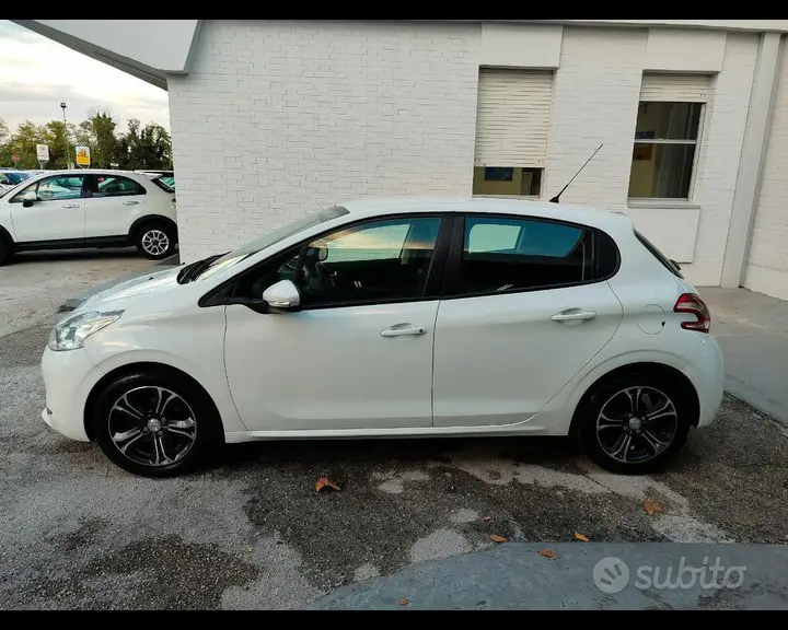 Peugeot 208 2014 photo 4