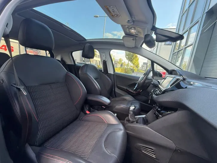 Peugeot 208 2016 photo 2