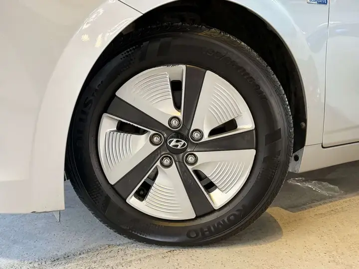 Hyundai Ioniq 2019 photo 2