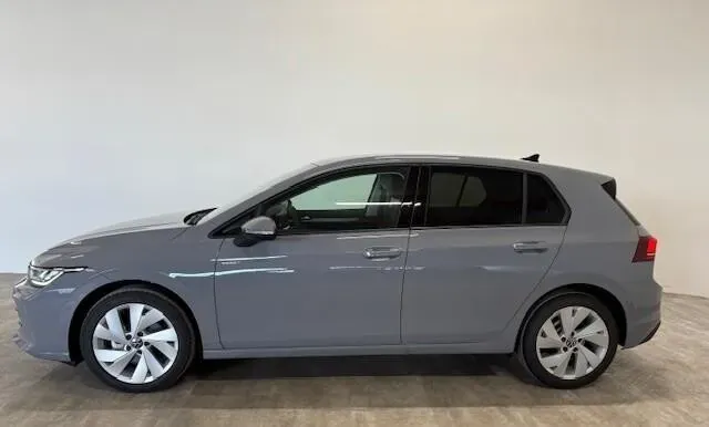 Volkswagen Golf 2025 photo 2