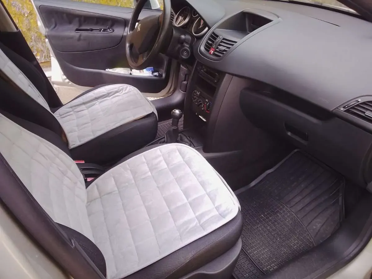 Peugeot 207 2008 photo 2