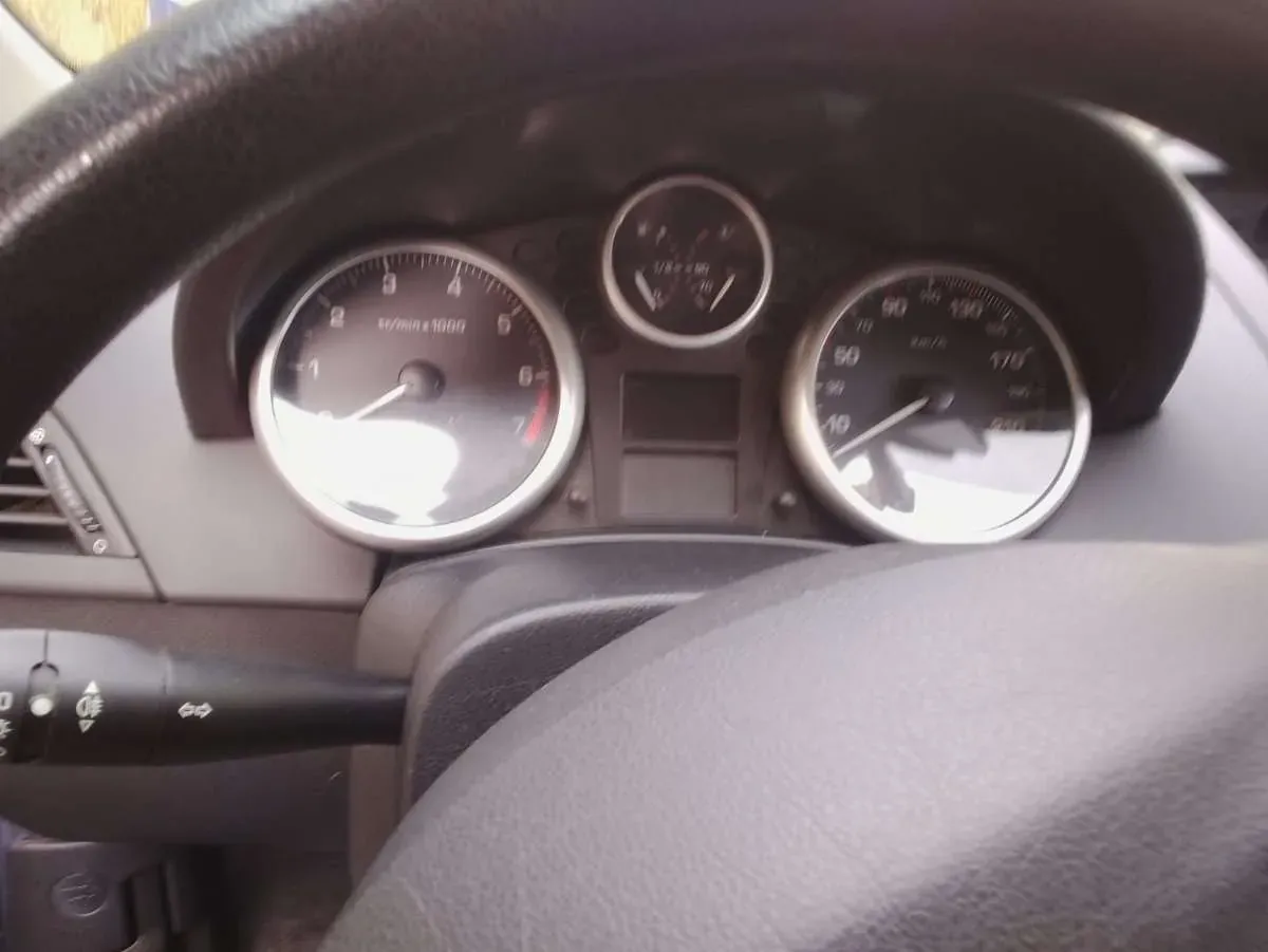 Peugeot 207 2008 photo 3