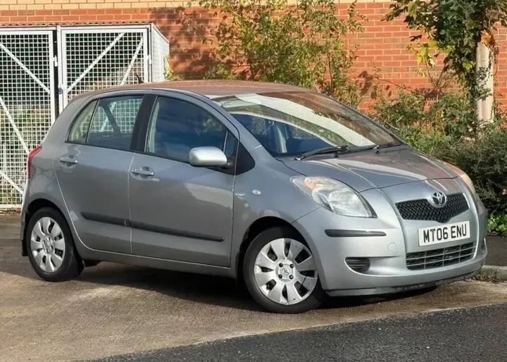 Toyota Yaris 2006 photo 2