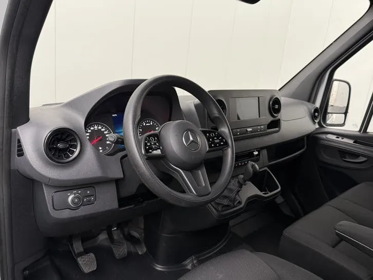 Mercedes-Benz Sprinter 2024 photo 3