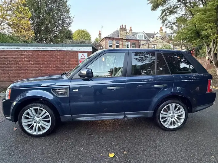 Land Rover Range Rover Sport 2011 photo 2