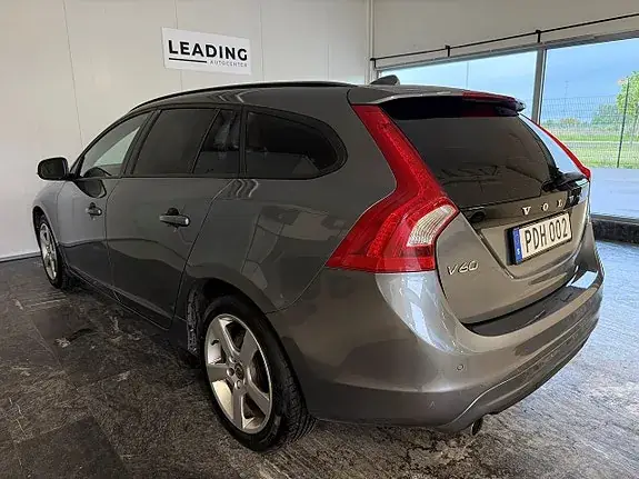Volvo V60 2017 photo 2