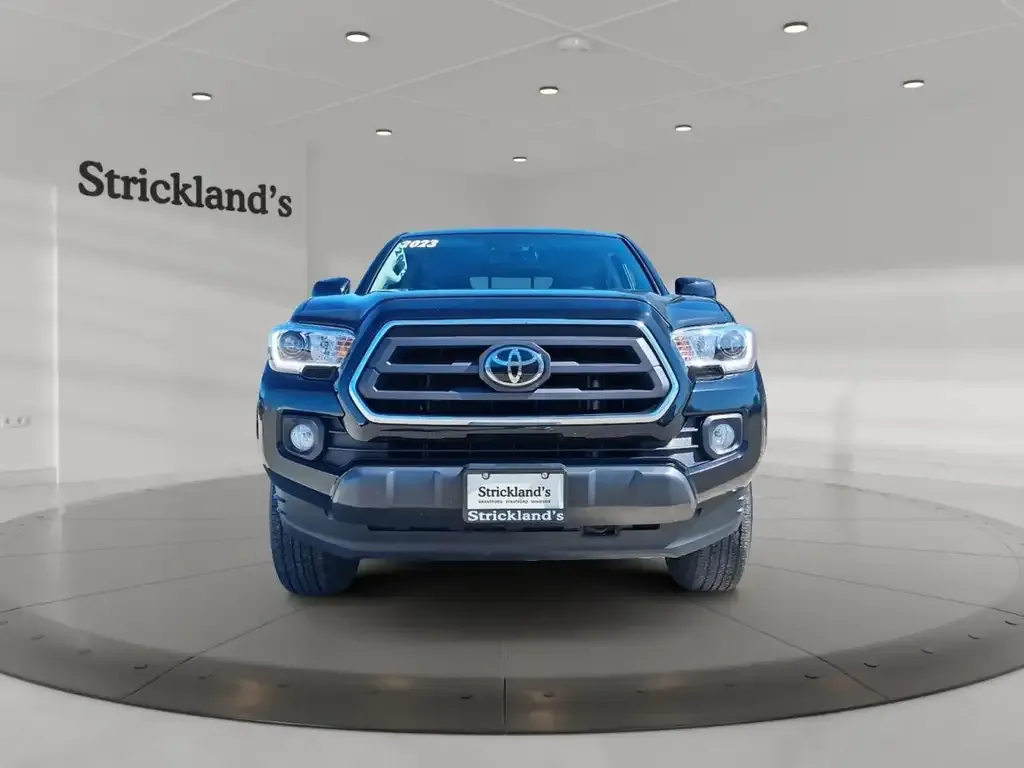 Toyota Tacoma 2023 photo 2