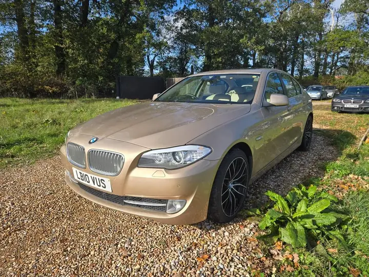 BMW 5 Series 2010 photo 2
