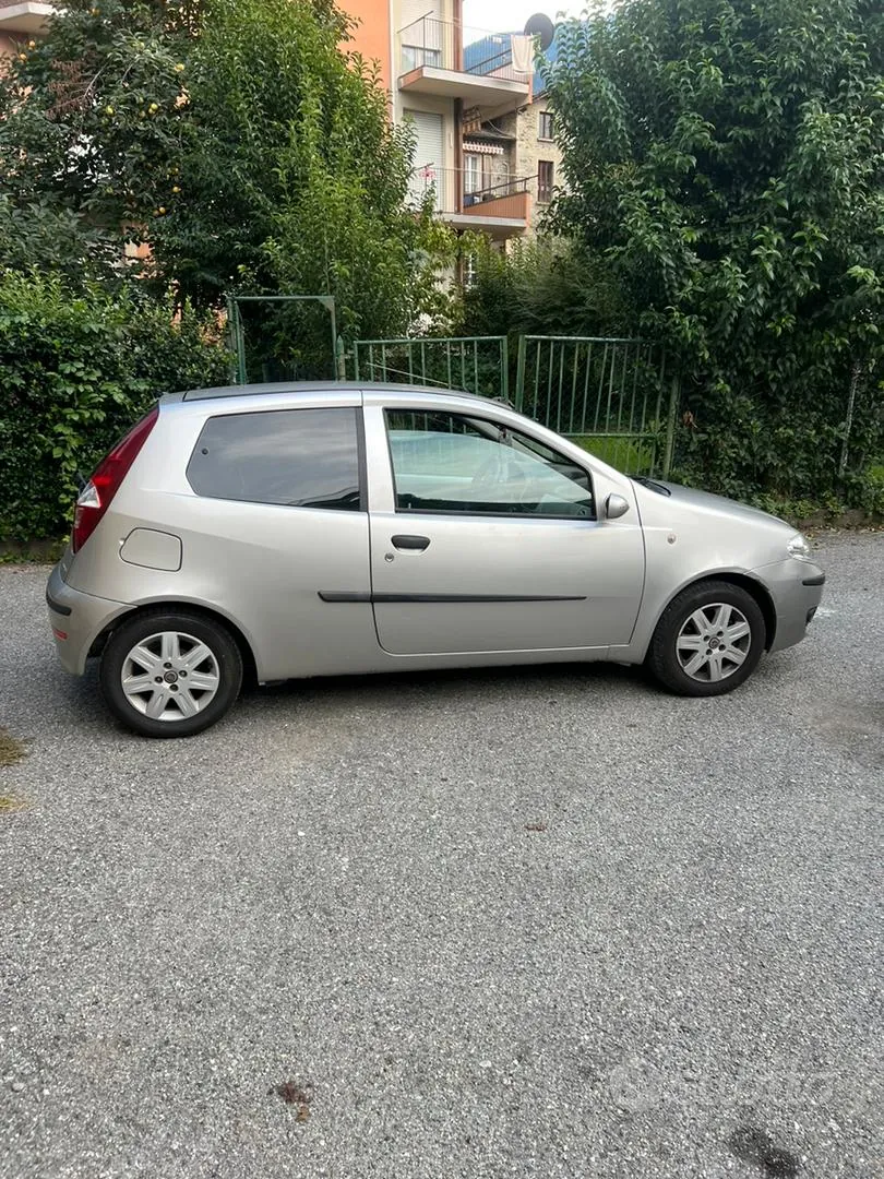 Fiat Punto 2003 photo 2