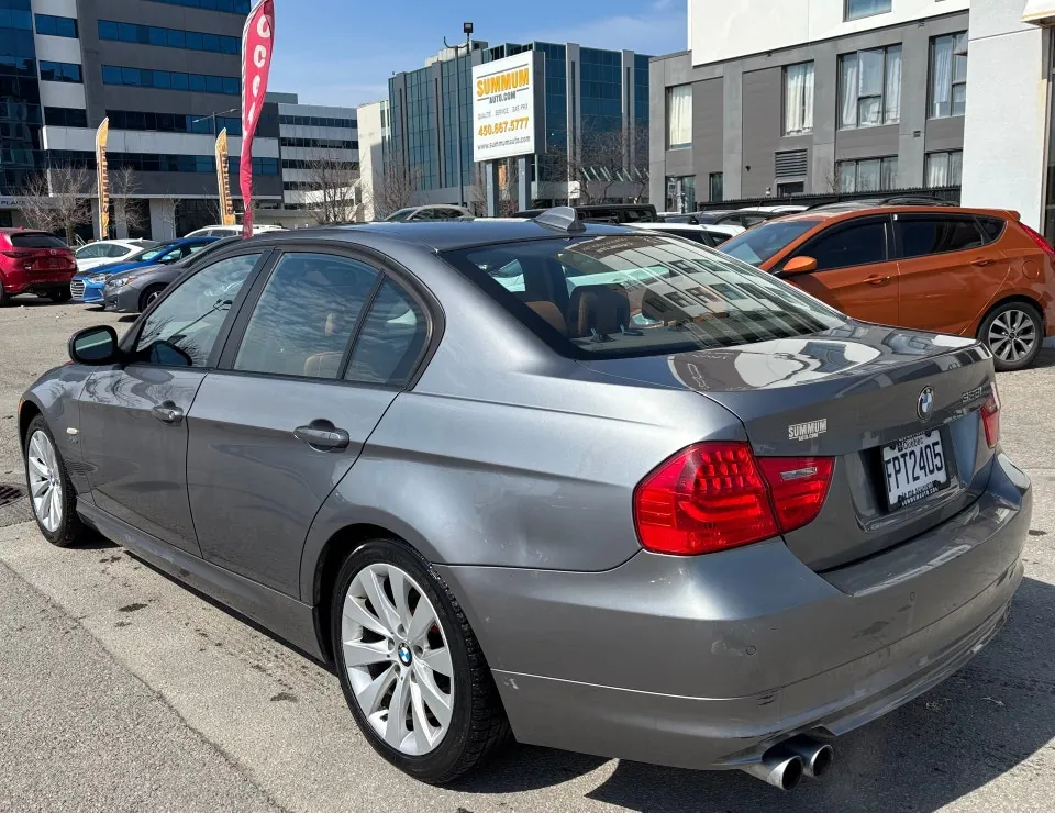 BMW 3 Series 2010 photo 4