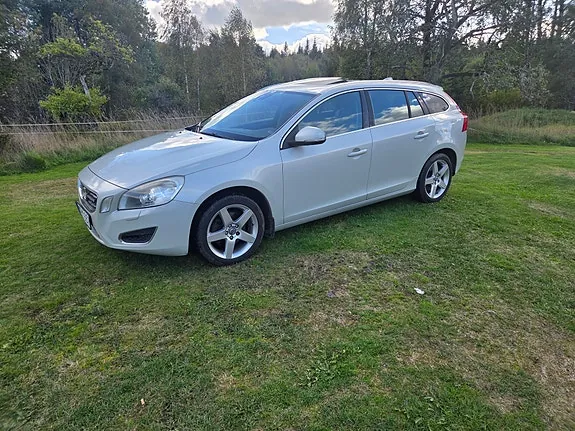 Volvo V60 2012 photo 2