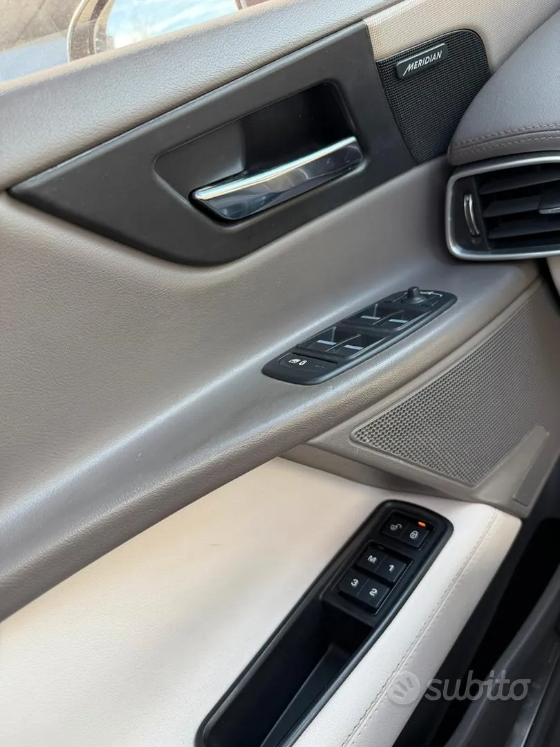 Jaguar Xe 2015 photo 5