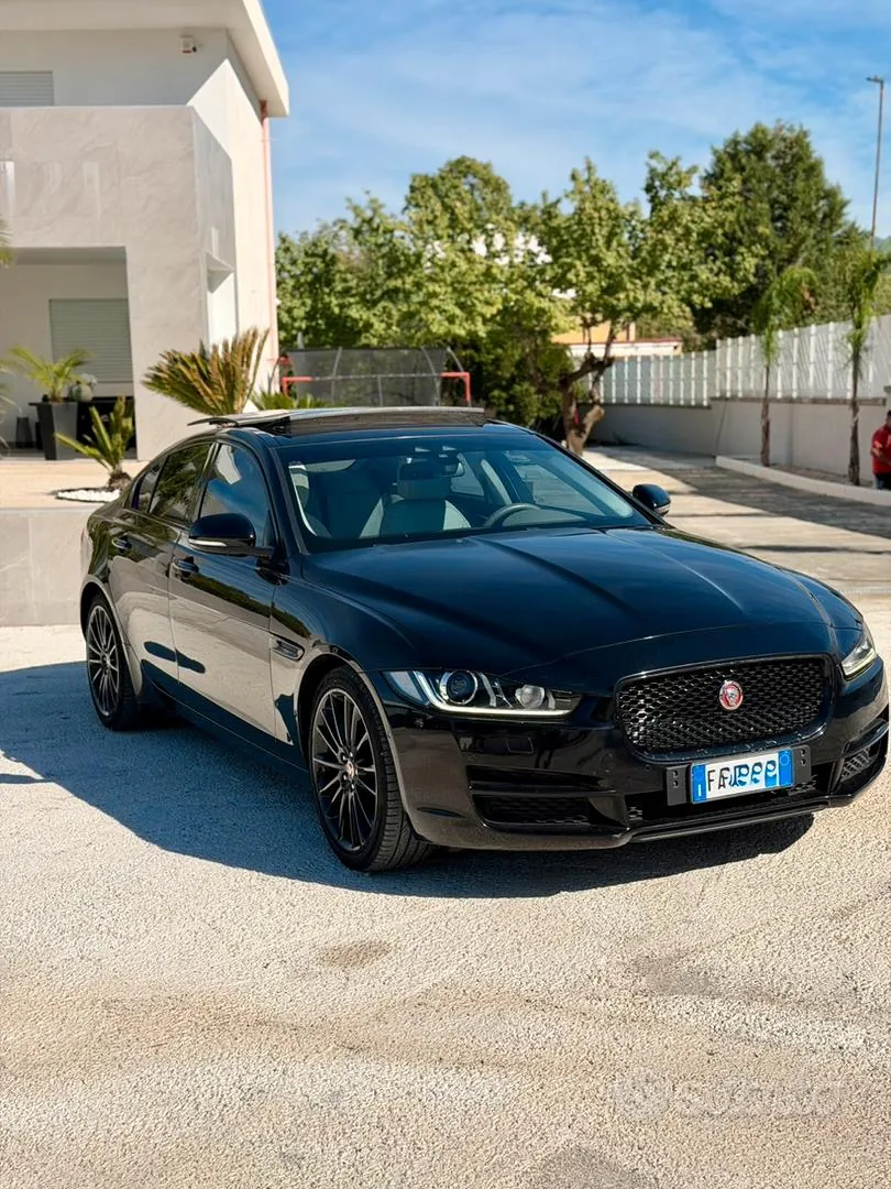 Jaguar Xe 2015 photo 2