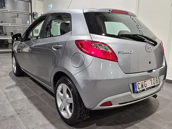 Mazda 2 2011 photo 3