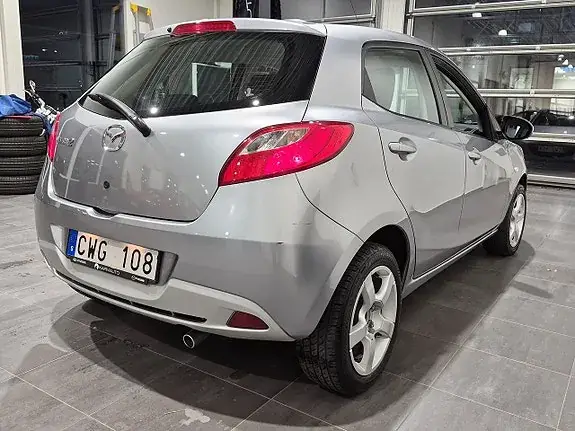 Mazda 2 2011 photo 5