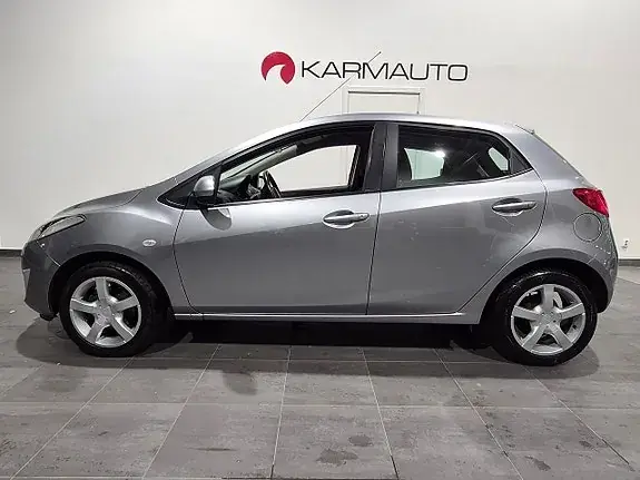 Mazda 2 2011 photo 2