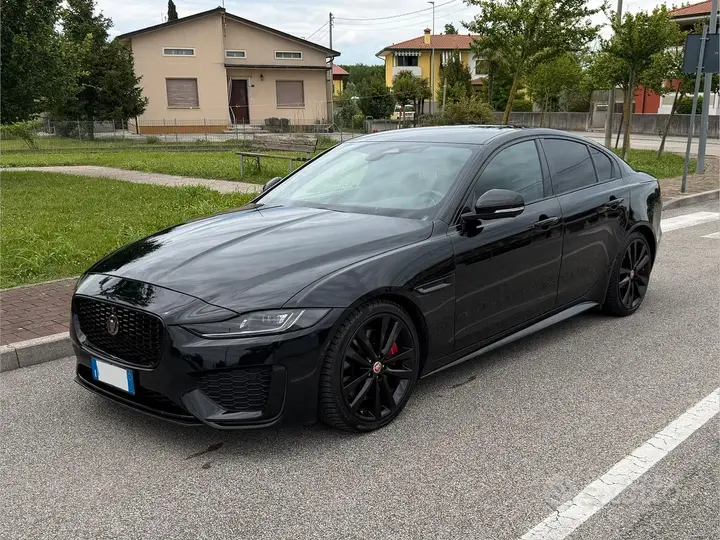 Jaguar Xe 2023 photo 4