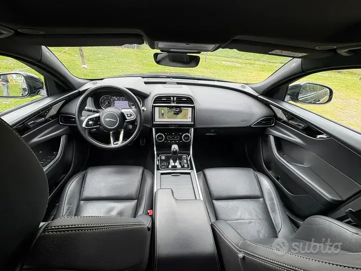 Jaguar Xe 2023 photo 5