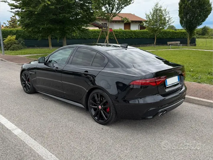 Jaguar Xe 2023 photo 3