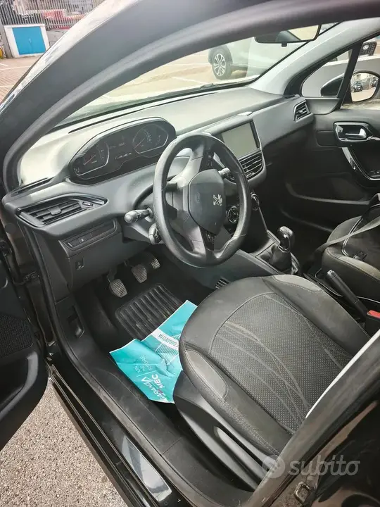 Peugeot 208 2014 photo 4