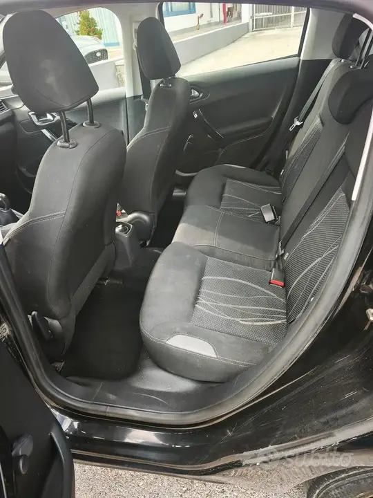 Peugeot 208 2014 photo 5