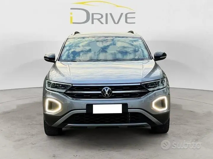 Volkswagen T-Roc 2023 photo 2