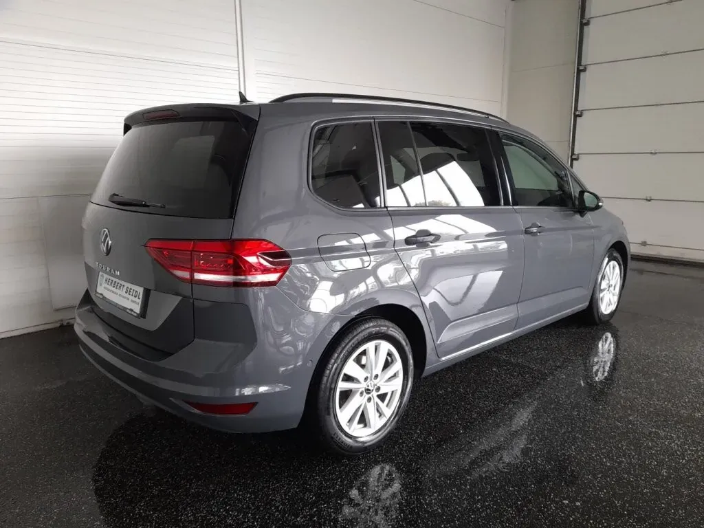 Volkswagen Touran 2022 photo 2