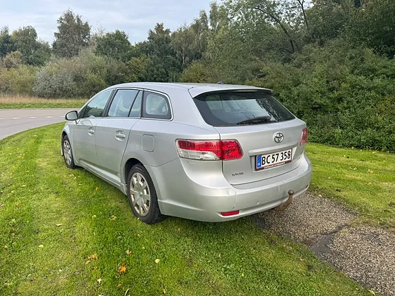 Toyota Avensis 2011 photo 2