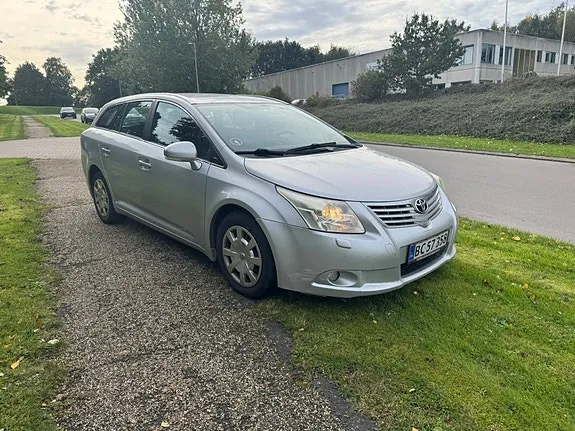 Toyota Avensis 2011 photo 4