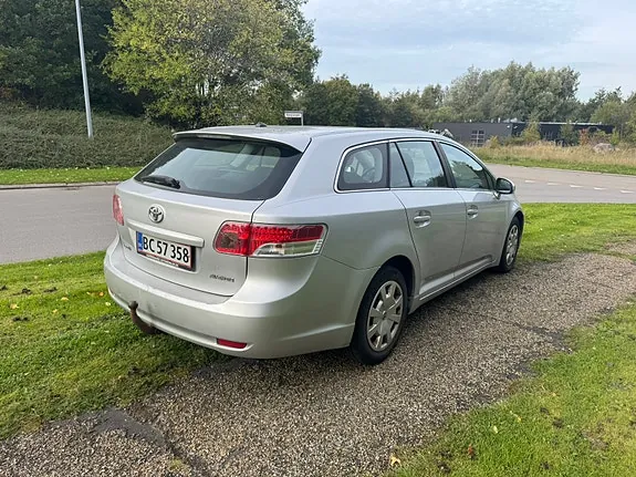 Toyota Avensis 2011 photo 3