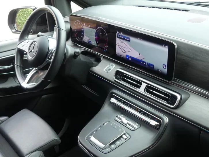 Mercedes-Benz V-Class 2024 photo 2