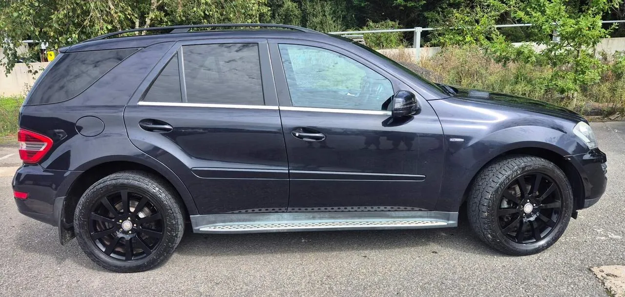Mercedes-Benz M-Class 2011 photo 4