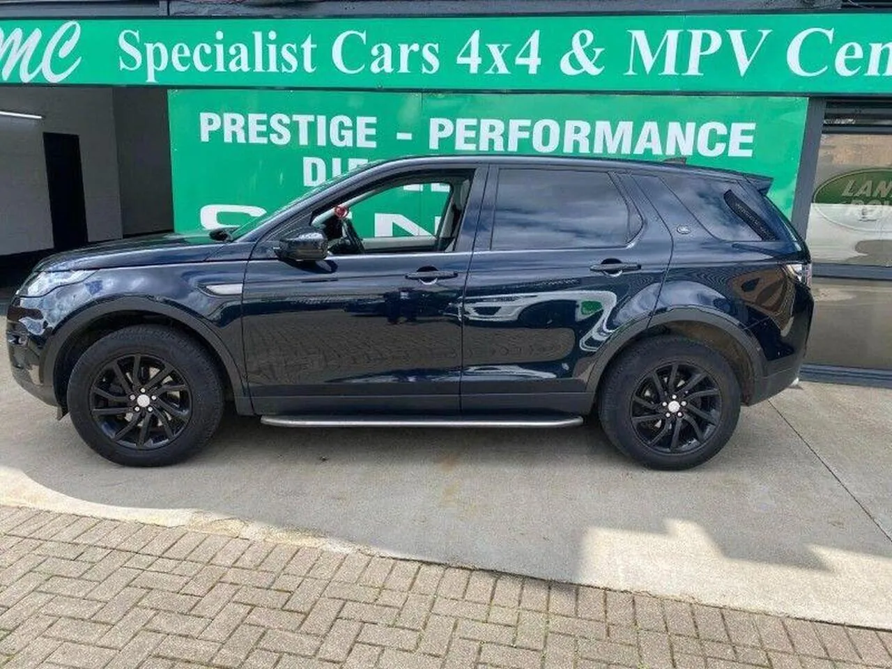 Land Rover Discovery Sport 2017 photo 4