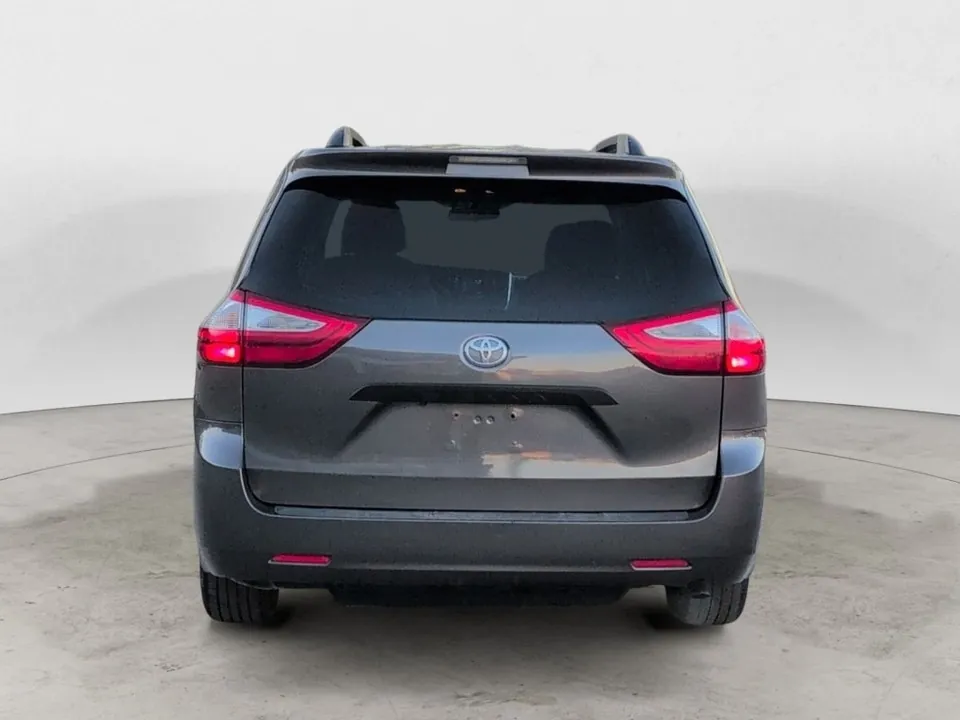 Toyota Sienna 2017 photo 5