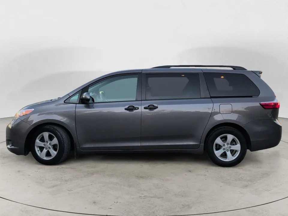 Toyota Sienna 2017 photo 3