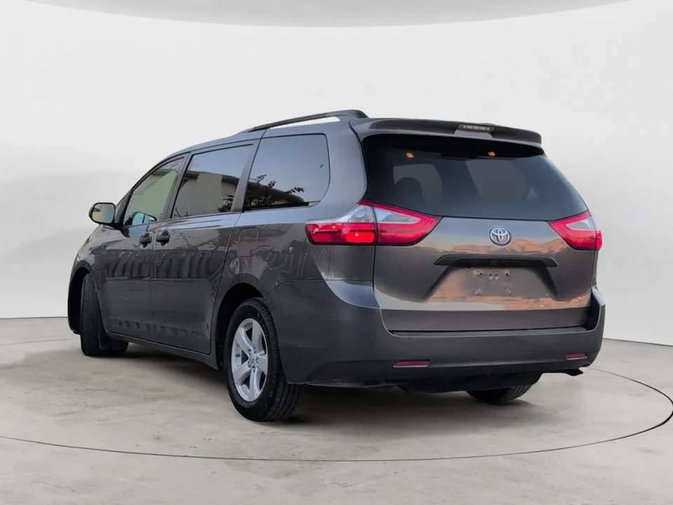 Toyota Sienna 2017 photo 4