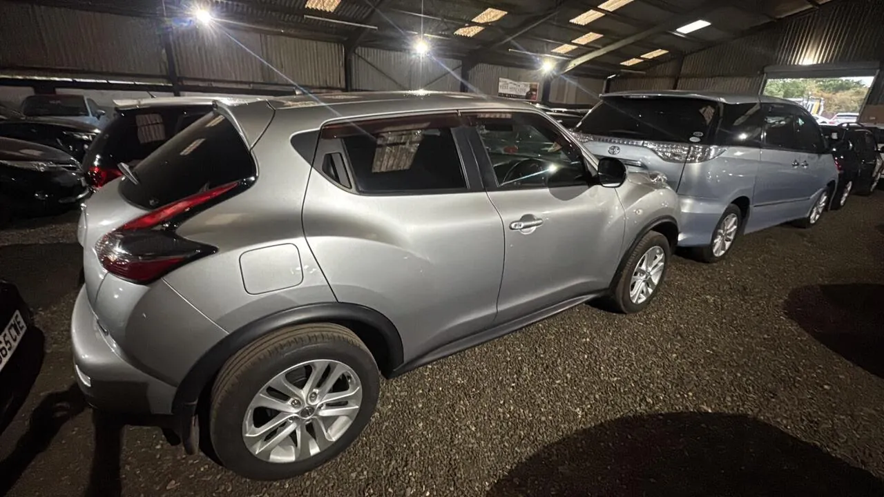 Nissan Juke 2010 photo 2