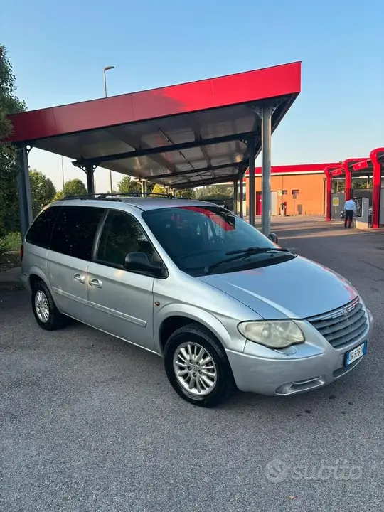 Chrysler Voyager 2005 photo 3