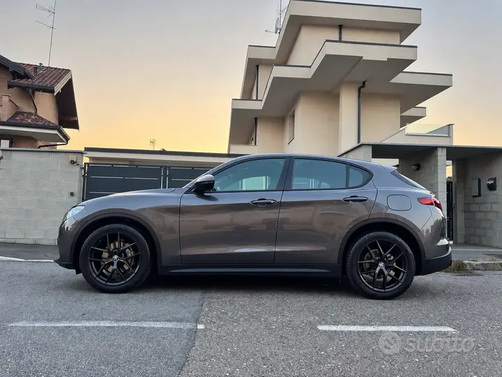 Alfa Romeo Stelvio 2022 photo 2