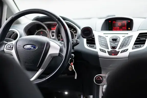 Ford Fiesta 2010 photo 4