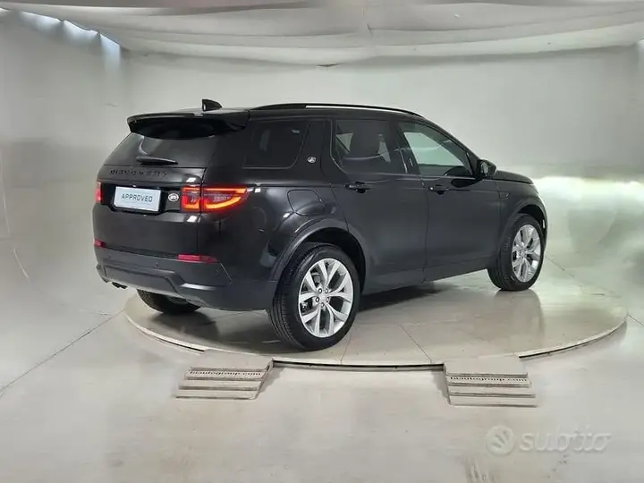 Land Rover Discovery Sport 2023 photo 2