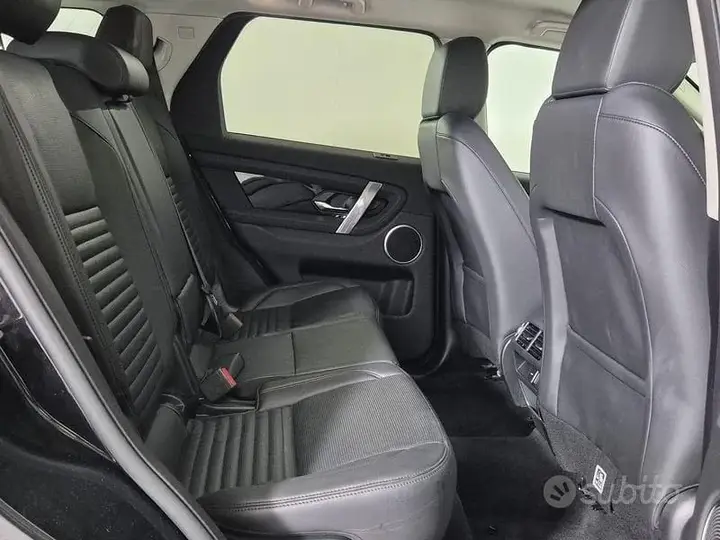 Land Rover Discovery Sport 2023 photo 3