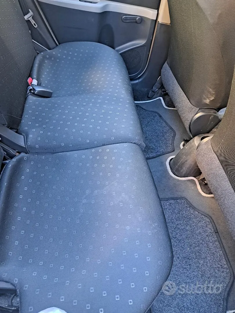 Toyota Yaris 2009 photo 3