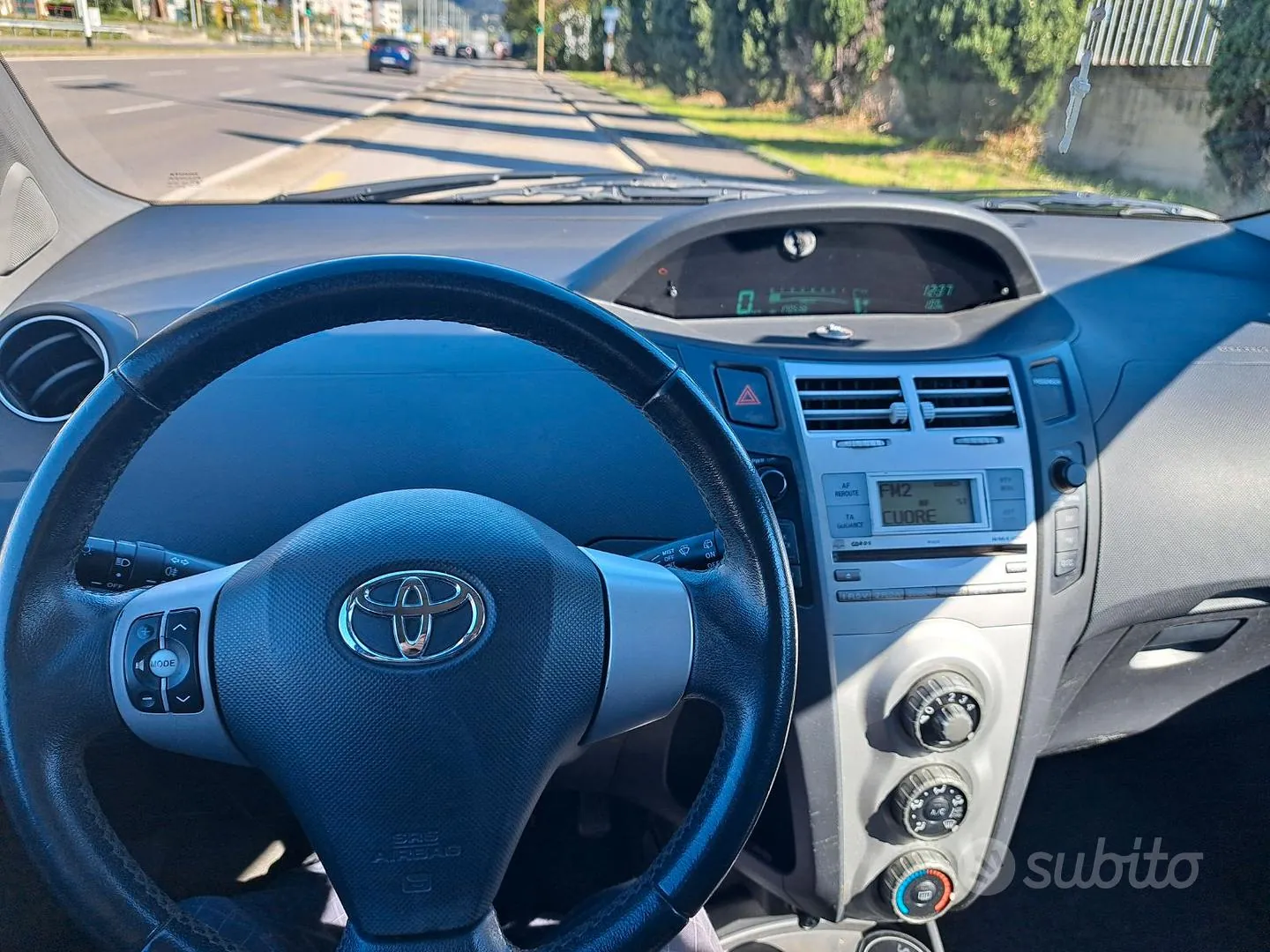 Toyota Yaris 2009 photo 2