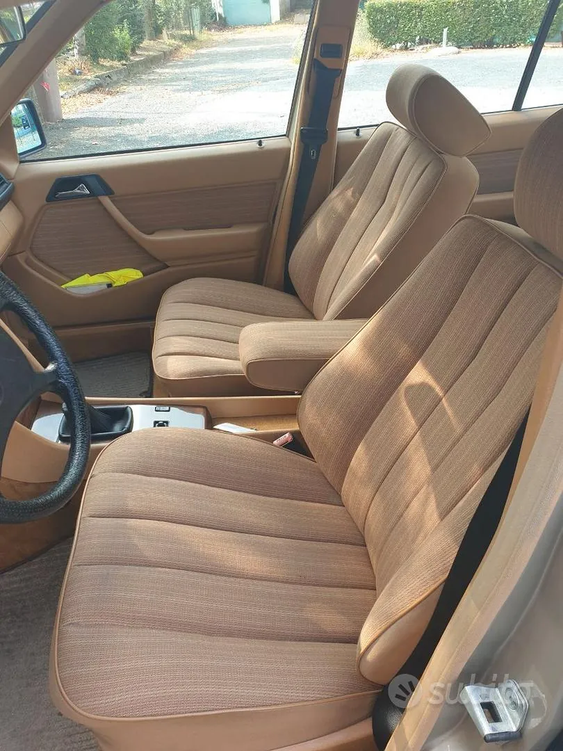 Mercedes-Benz 200E 1989 photo 3