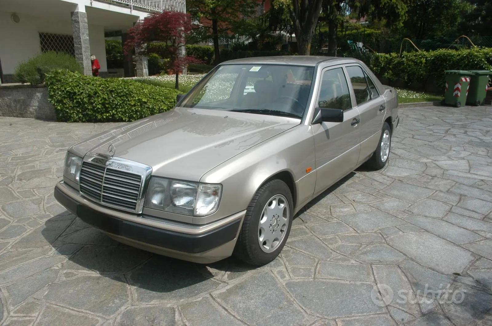 Mercedes-Benz 200E