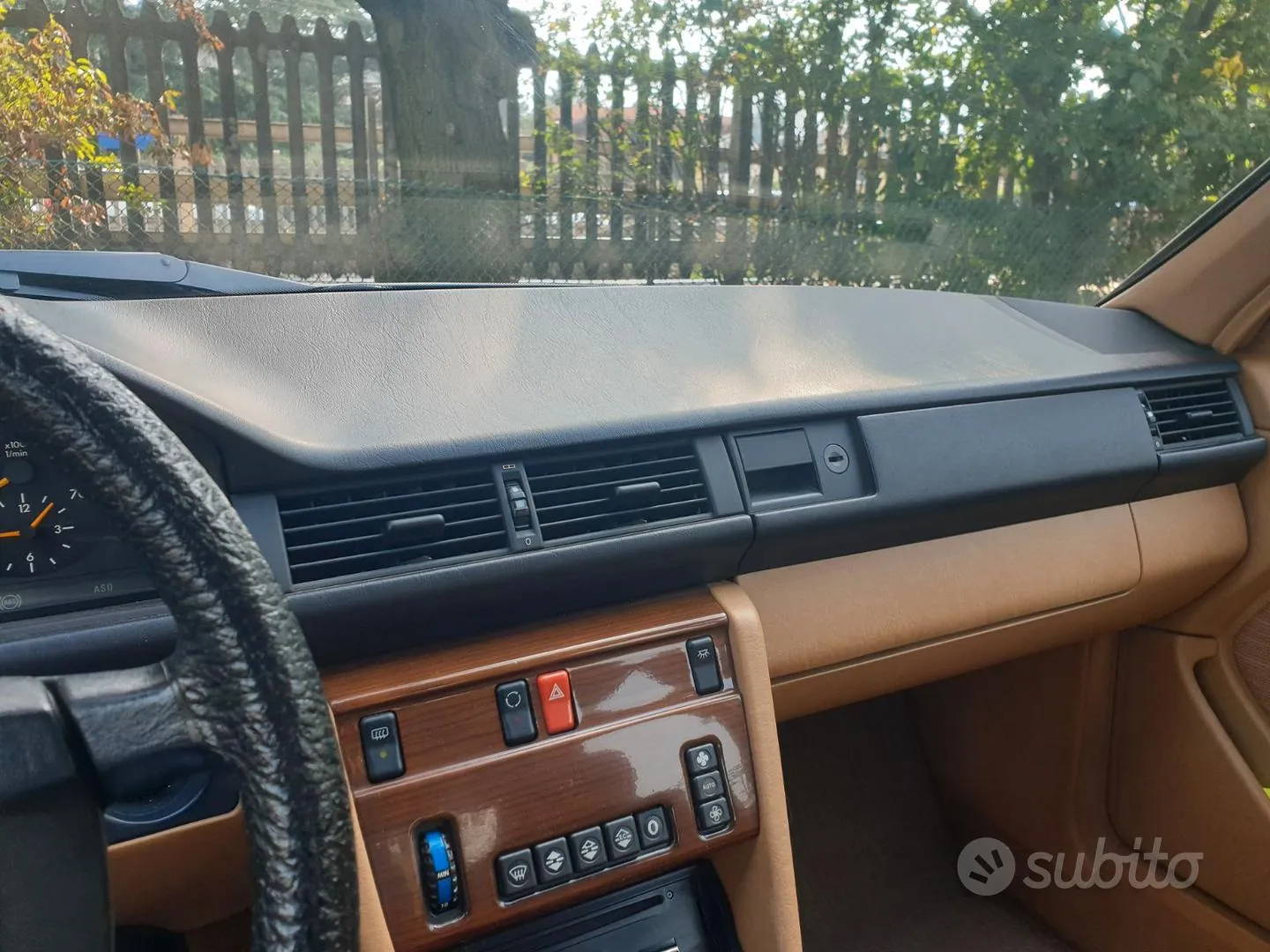 Mercedes-Benz 200E 1989 photo 4